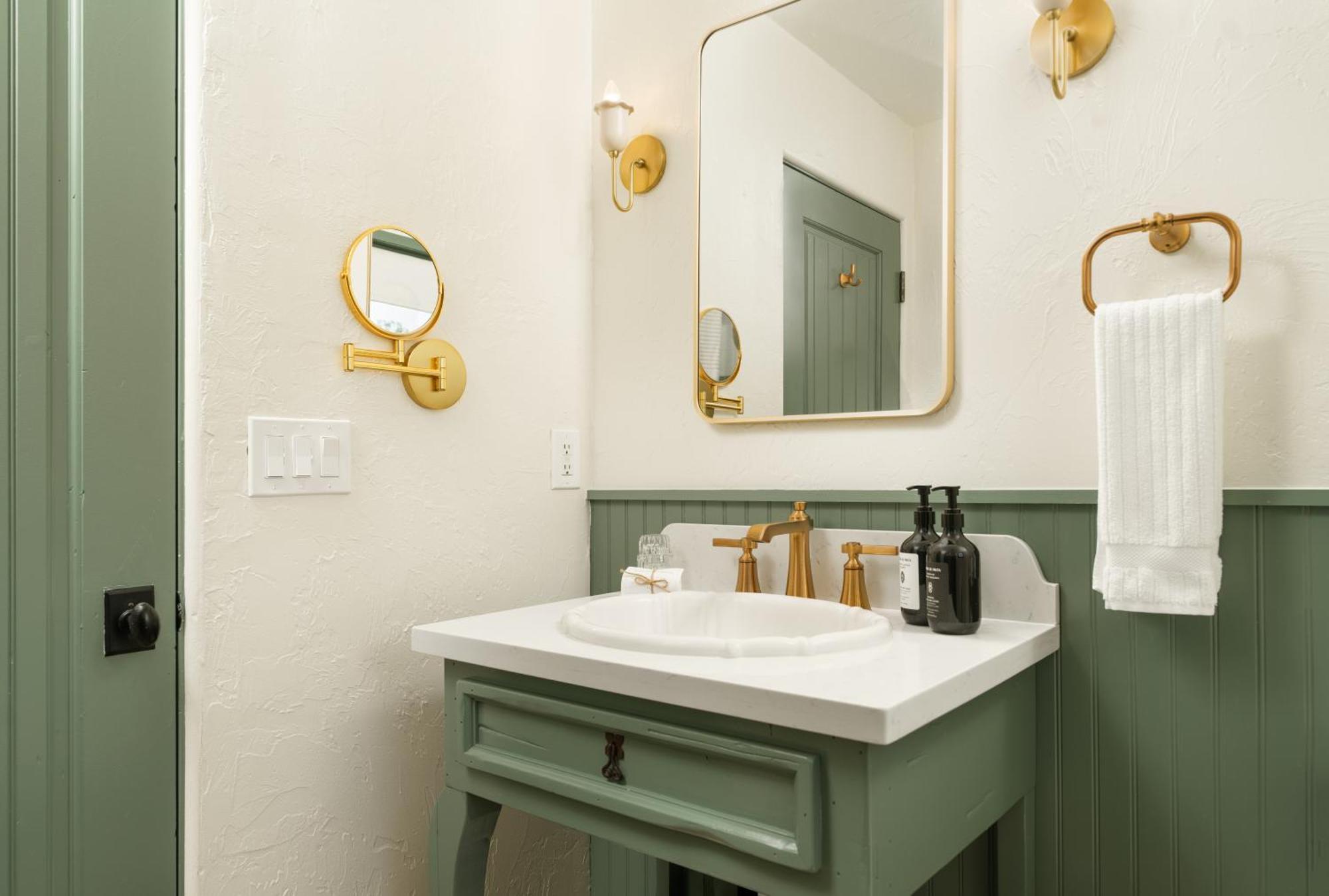 Petit Soleil - Bed, Breakfast And Bar Bed & Breakfast San Luis Obispo Exterior foto