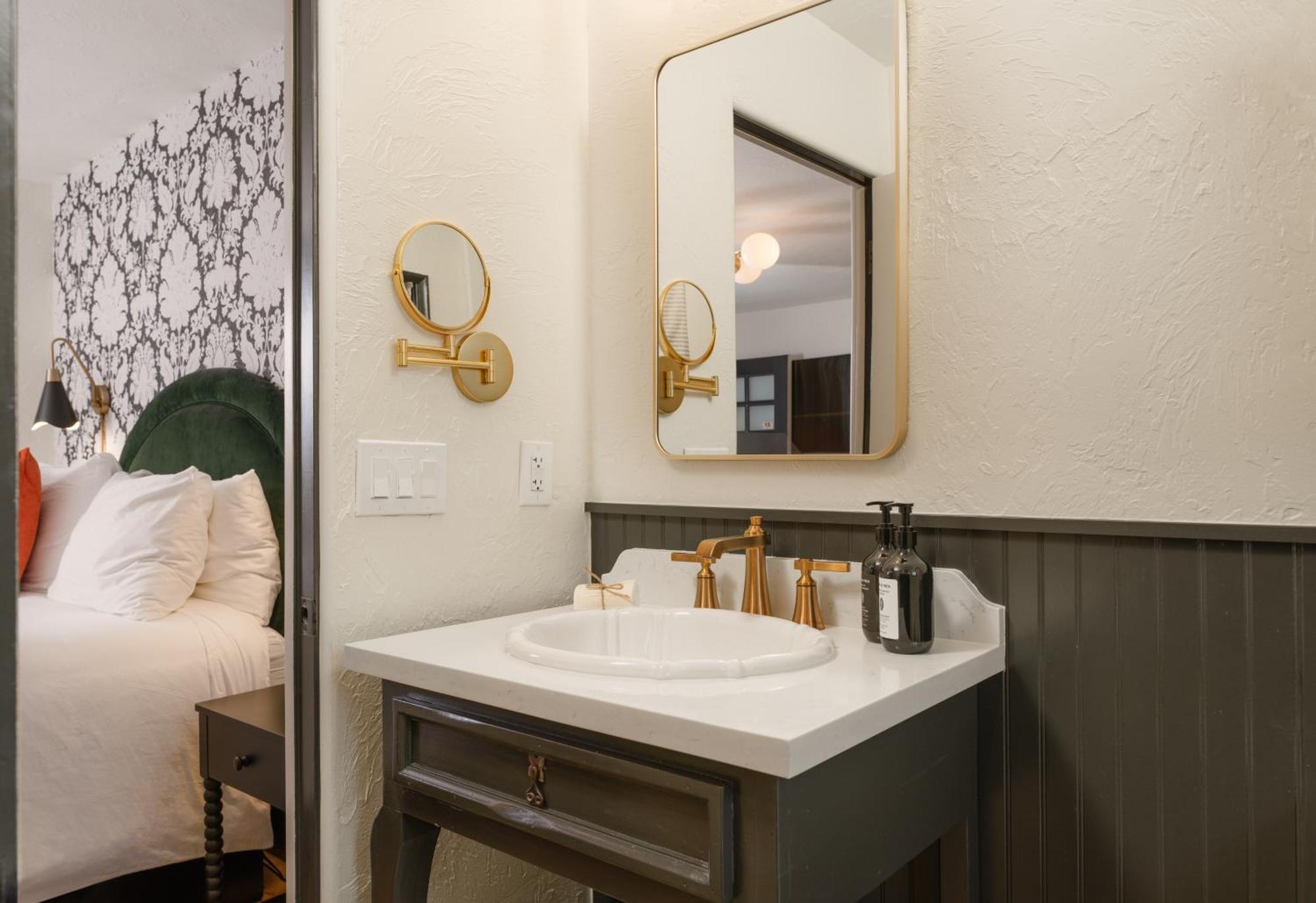 Petit Soleil - Bed, Breakfast And Bar Bed & Breakfast San Luis Obispo Exterior foto